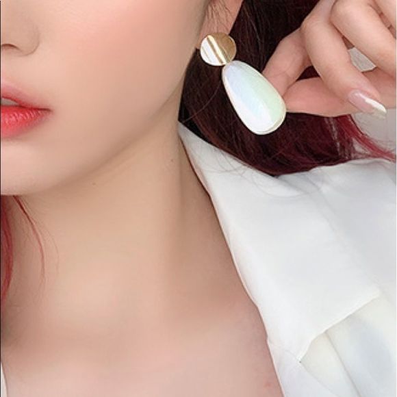 Shell Drop Earrings - Picture 3 of 3